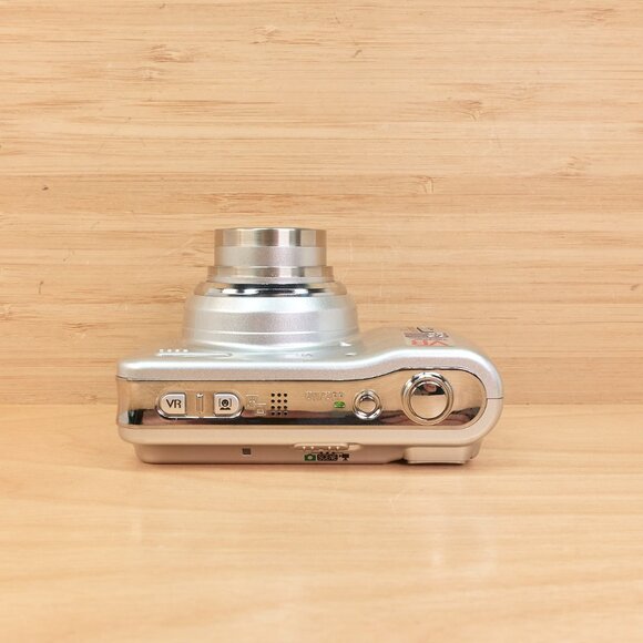 Nikon Coolpix L5 / 7.2MP Camera / 5x Zoom / VR Stabilized / Compact Digital - Picture 5 of 7